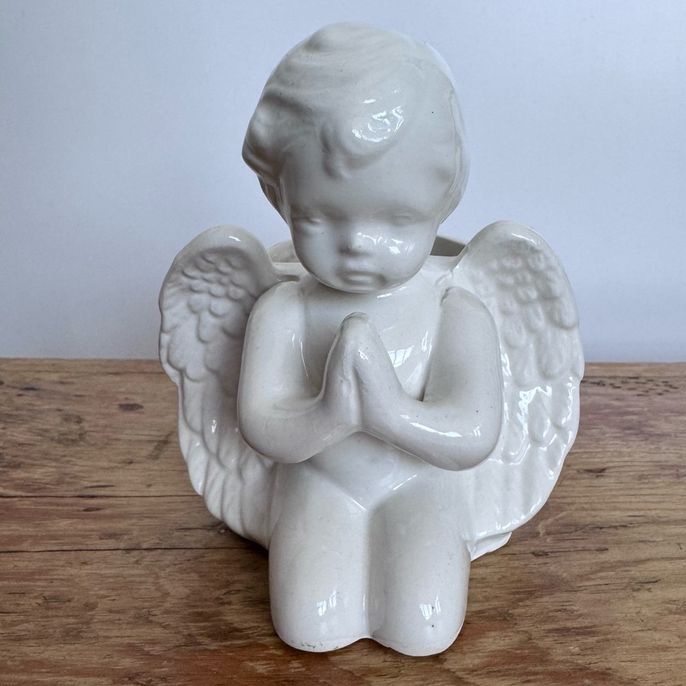 Vintage White glazed ceramic praying cherub figurine planter - Made in Taiwan